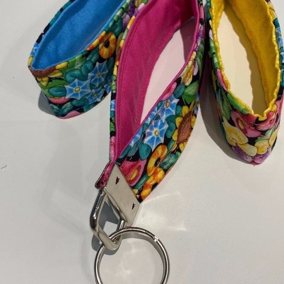 Choose 1 New Handmade Fabric Wristlet KeyChain Ring Fob Mary Engelbreit Floral - Picture 7 of 7